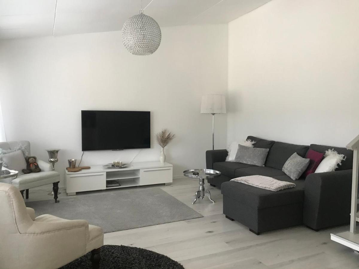 Tyylikaes Rivitaloasunto Lohjalla Exterior foto